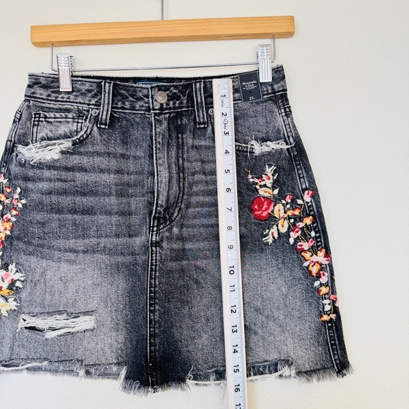 Abercrombie & Fitch Embroidered Mini Skirt Floral Sz 27 Casual Summer Western - Picture 3 of 9